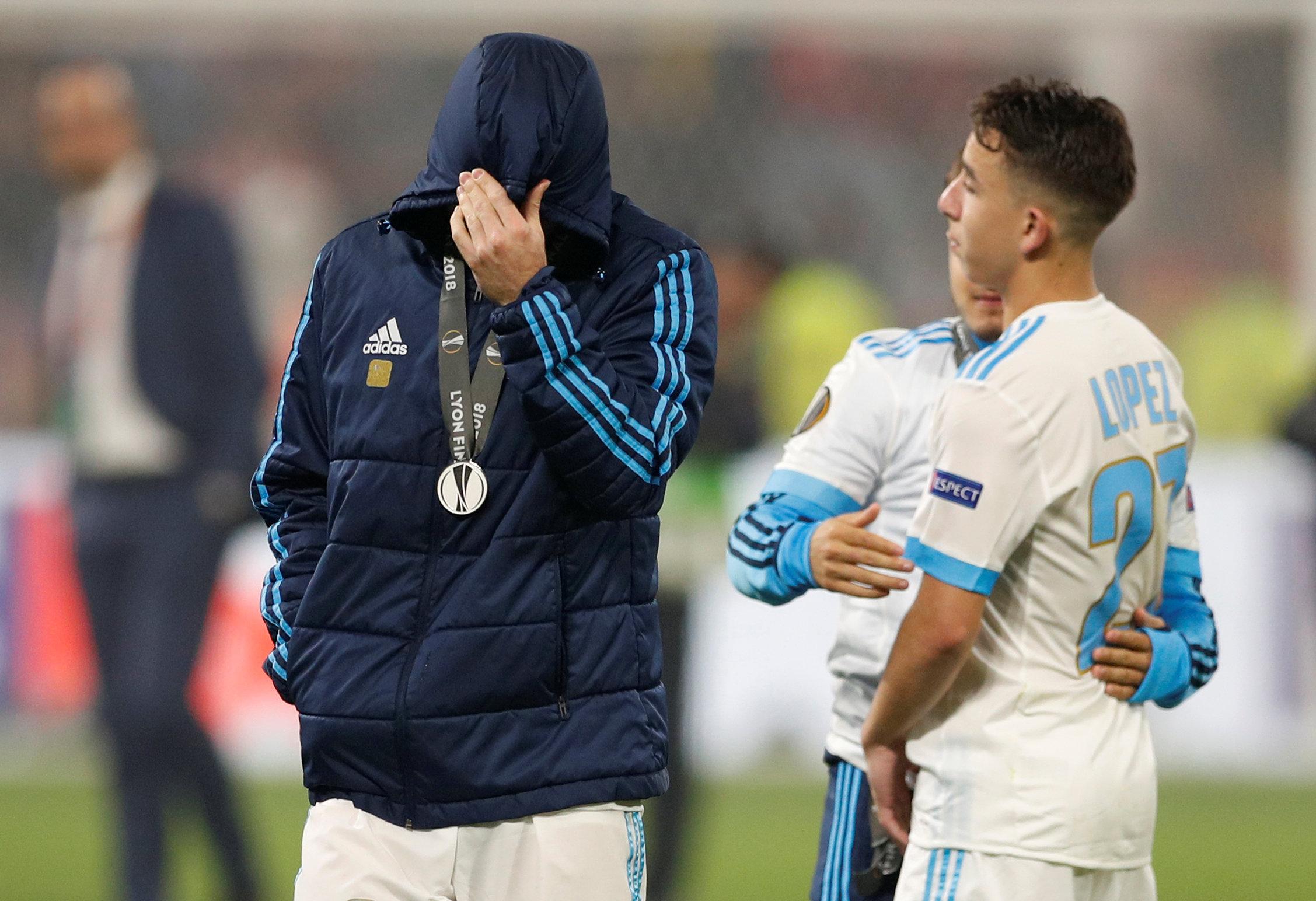 Звезда «Марселя» Дмитрий Пайет плачет, получив травму в финале Лиги Европы против «Атлетико Мадрид»